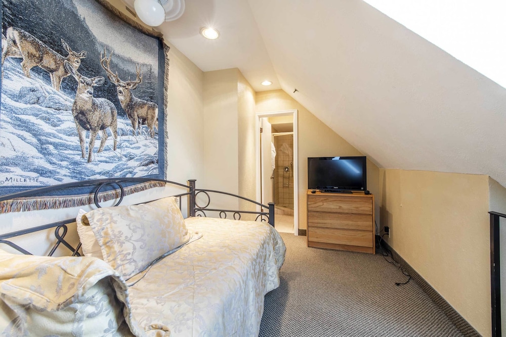 Lodge At Mountain Village 35/77