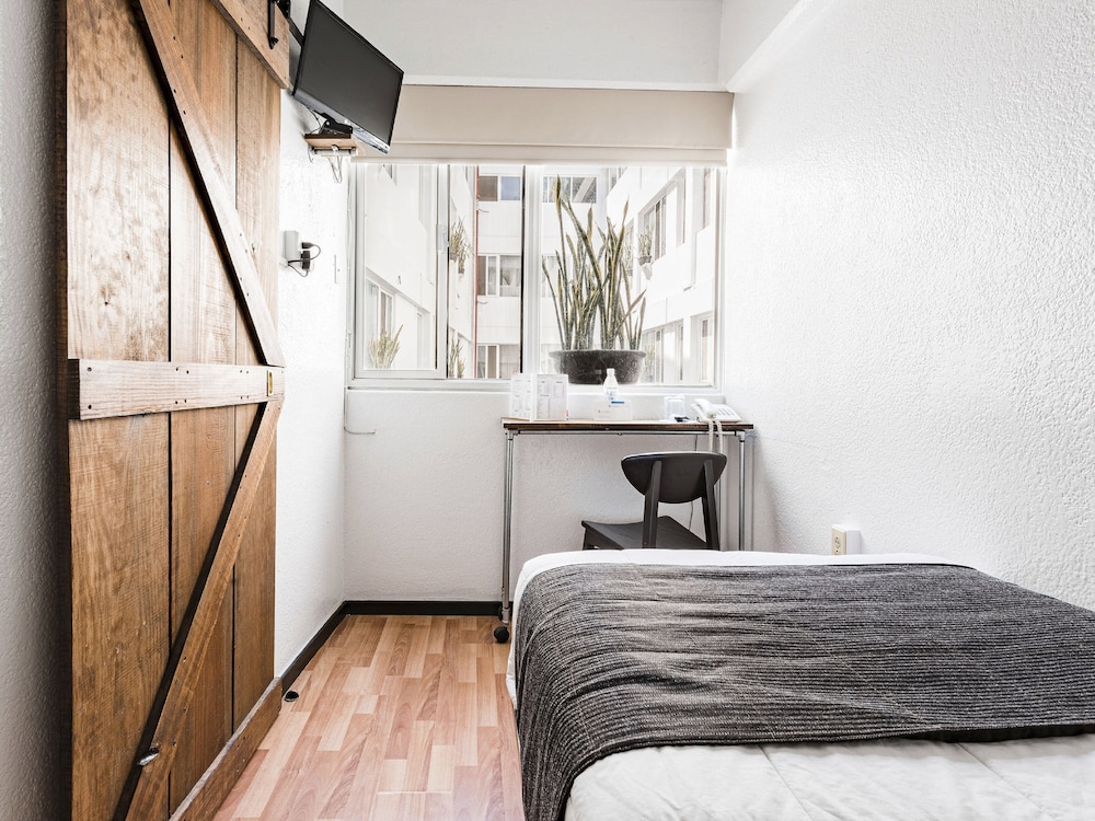 HI Hotel Impala 19/49
