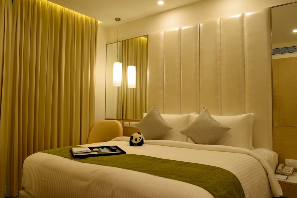 غرفة ديلوكس بسرير مزدوج وسرير فردي بشرفة، Sarovar Portico Outer Ring Road Bengaluru 3/6