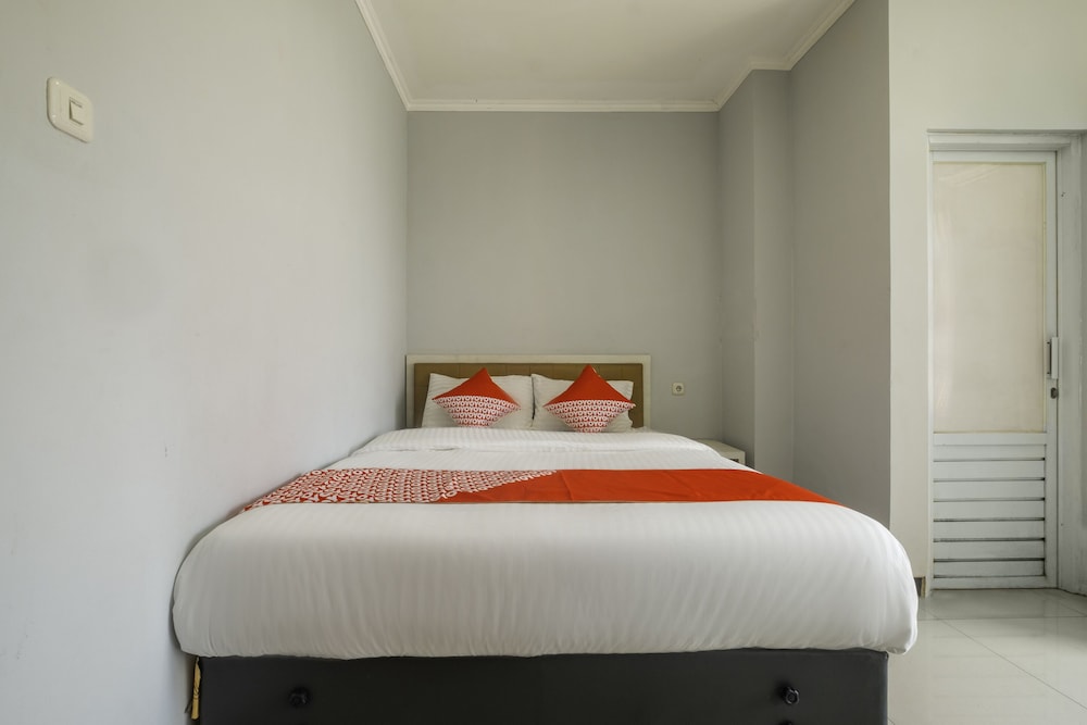 OYO 2405 The Karins Guesthouse 6/24