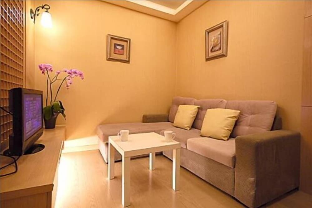 85 Cape Suites 50/74