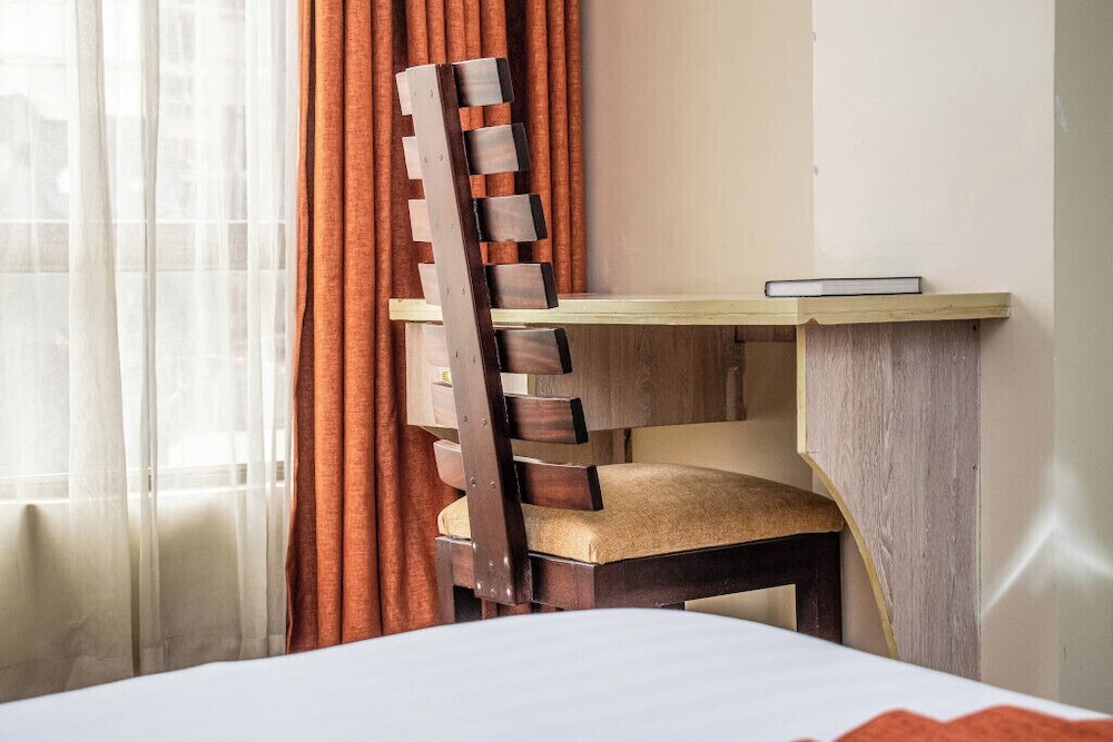Astorian Grand Hotel 38/50