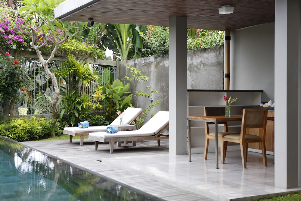 Villa Kayu Lama 24/50
