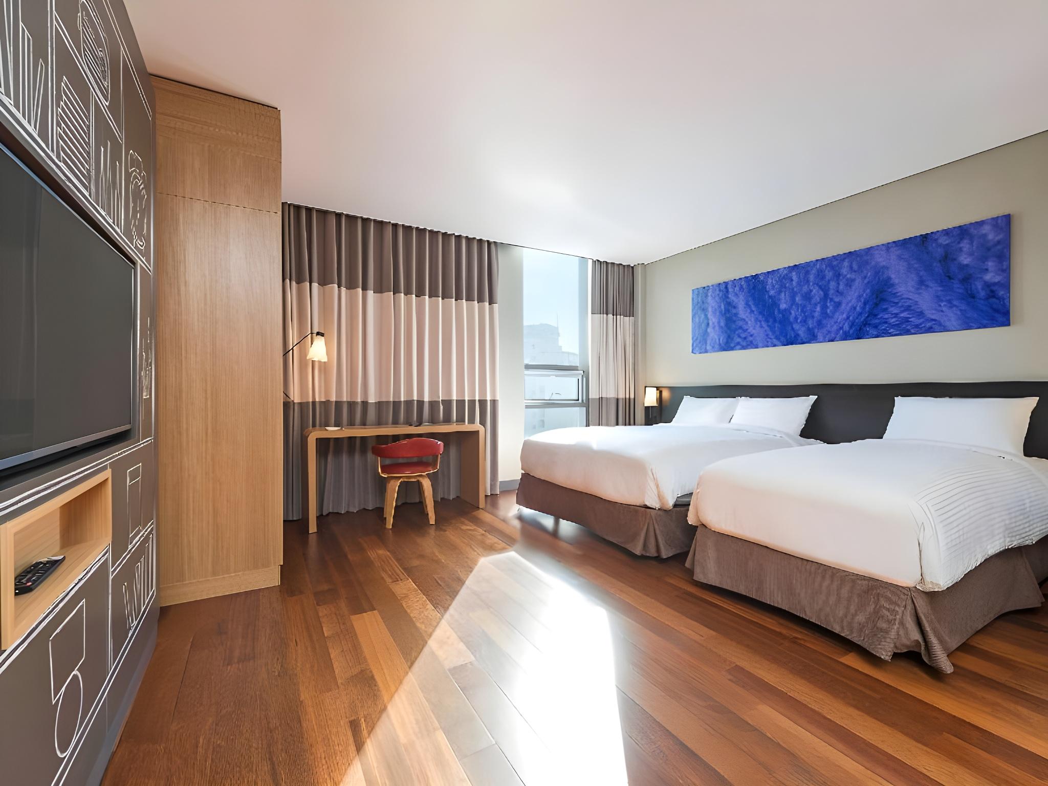 DELUXE, 1 DOUBLE AND 1 SINGLE BED