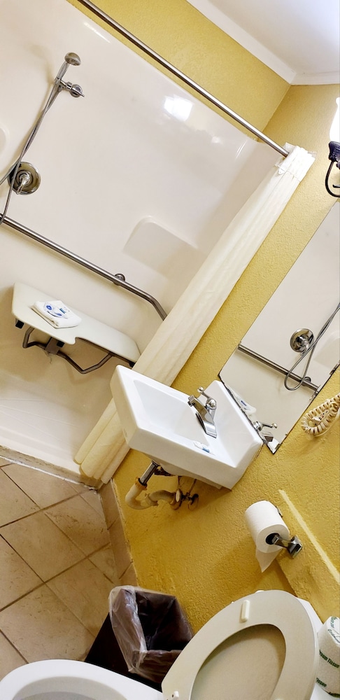 Americas Best Value Inn Suites Pensacola 27/30