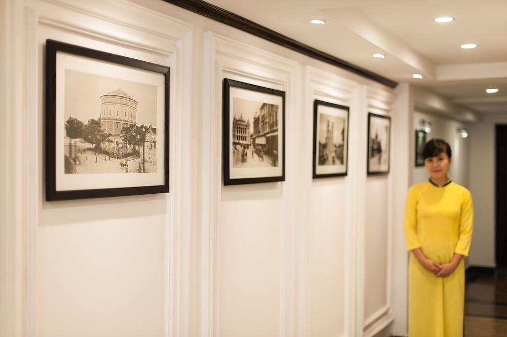 Le Foyer Hotel 9/56