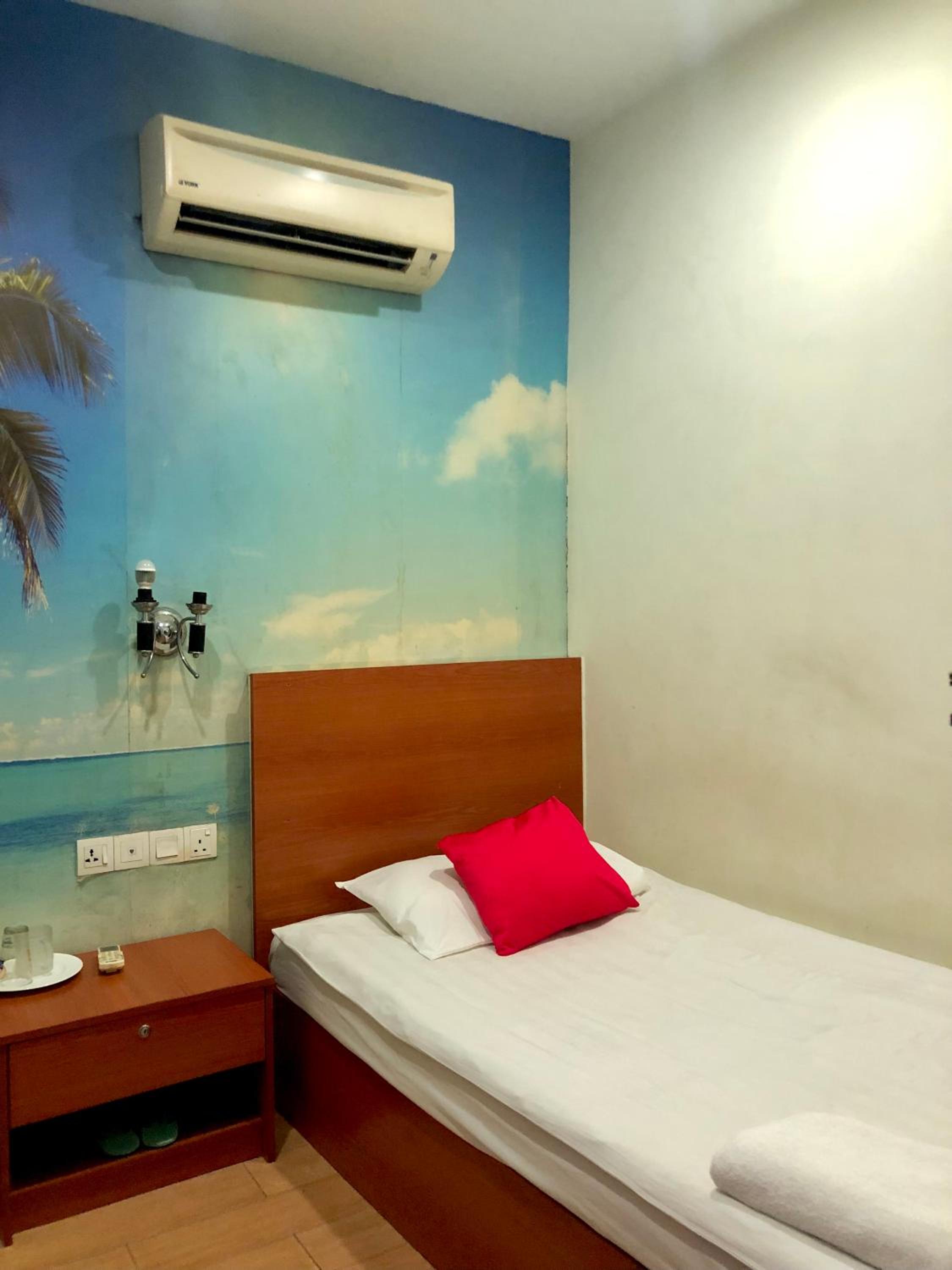 Room, Single, Shared Bathroom