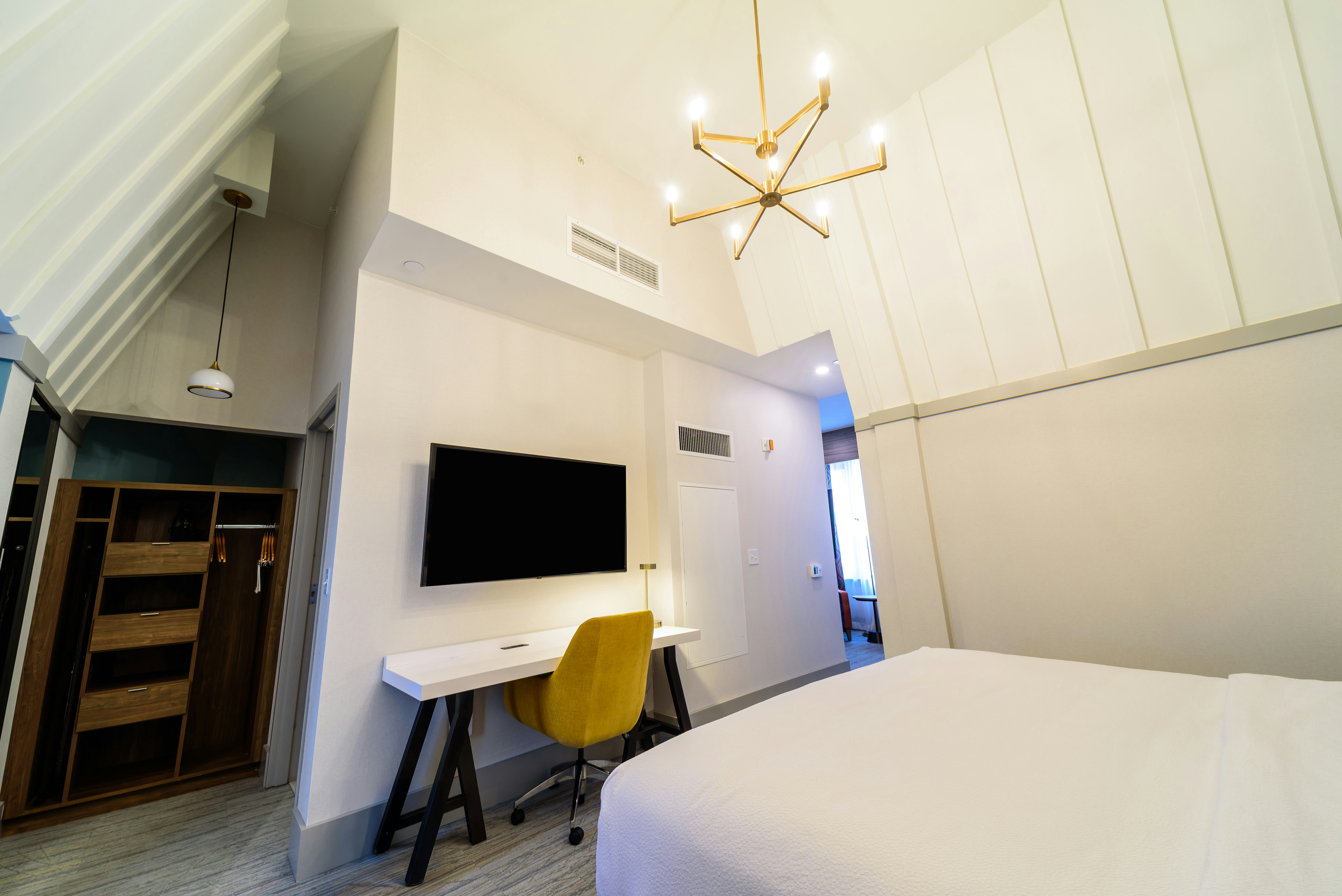 JUNIOR SUITE, KING BED