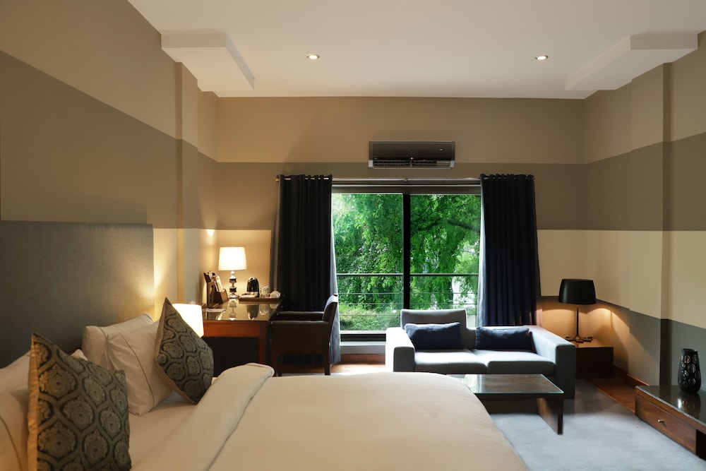 The Residency Hotel 11/43