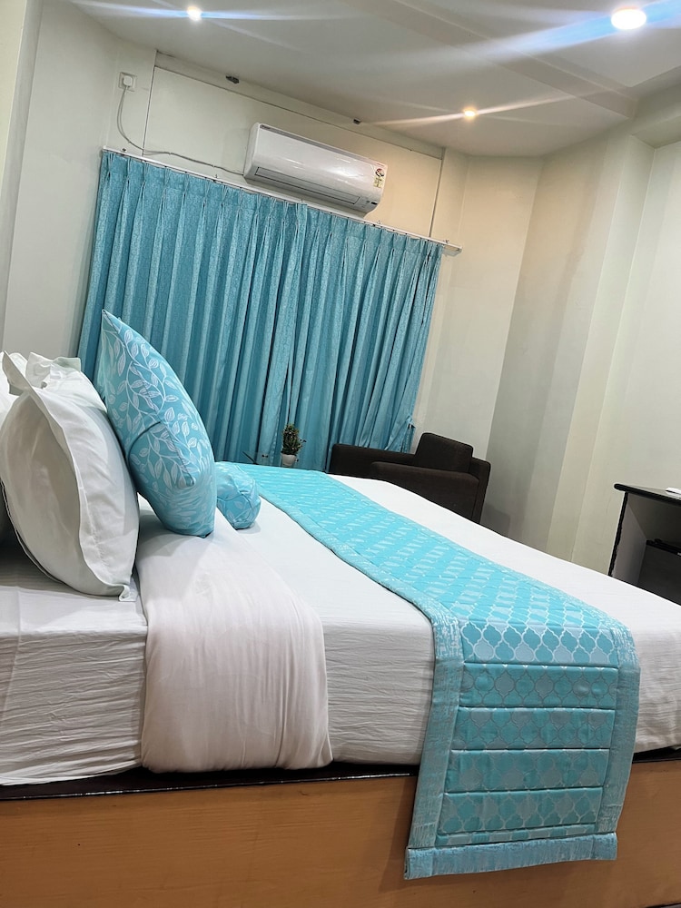 غرفة ديلوكس بسرير مزدوج، Ashoka Residency Hotel 5/7
