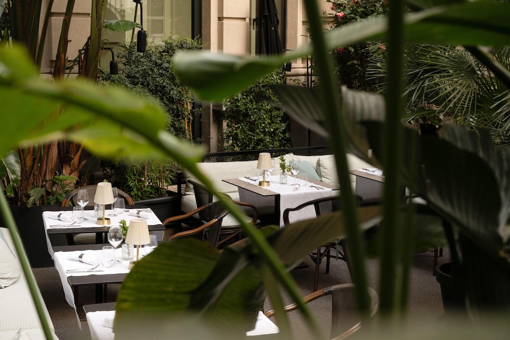 Radisson Collection Hotel, Palazzo Touring Club Milan 68/73