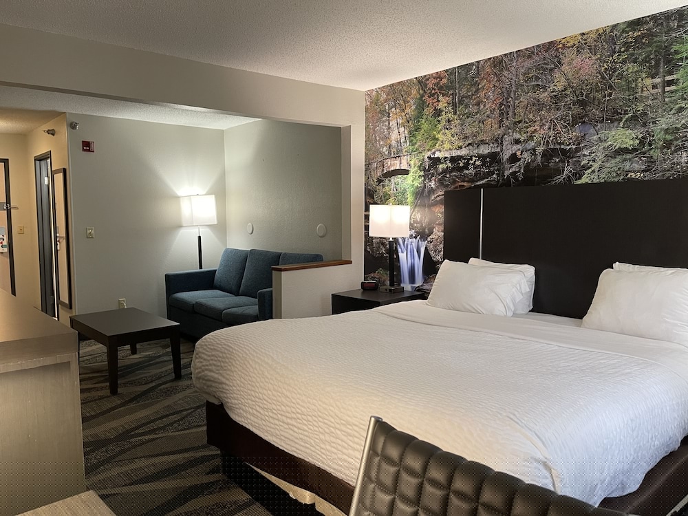 Clarion Pointe Fairborn near Wright Patterson AFB 10/25