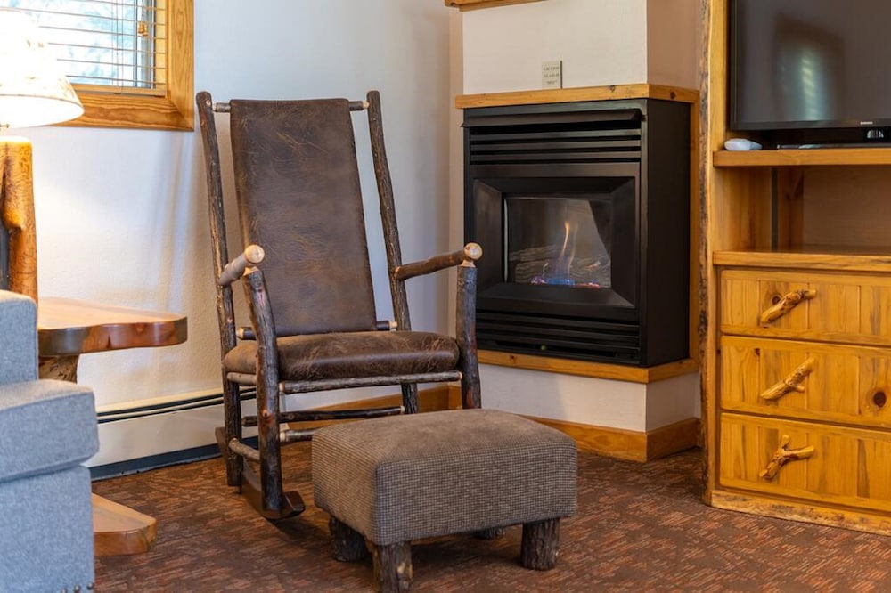 Red Wolf Lakeside Lodge 30/60