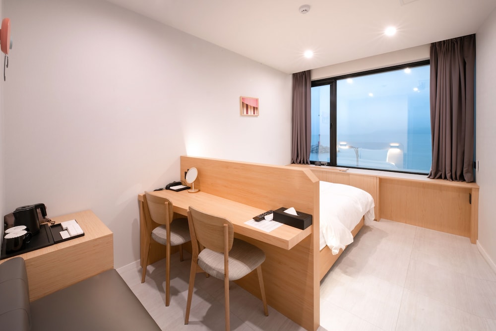 Mipo Oceanside Hotel 12/32