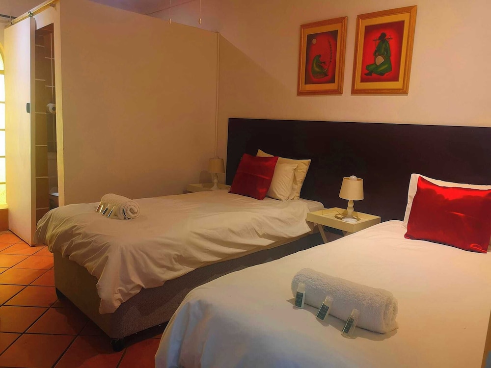 Elsje's Country Inn 5/50