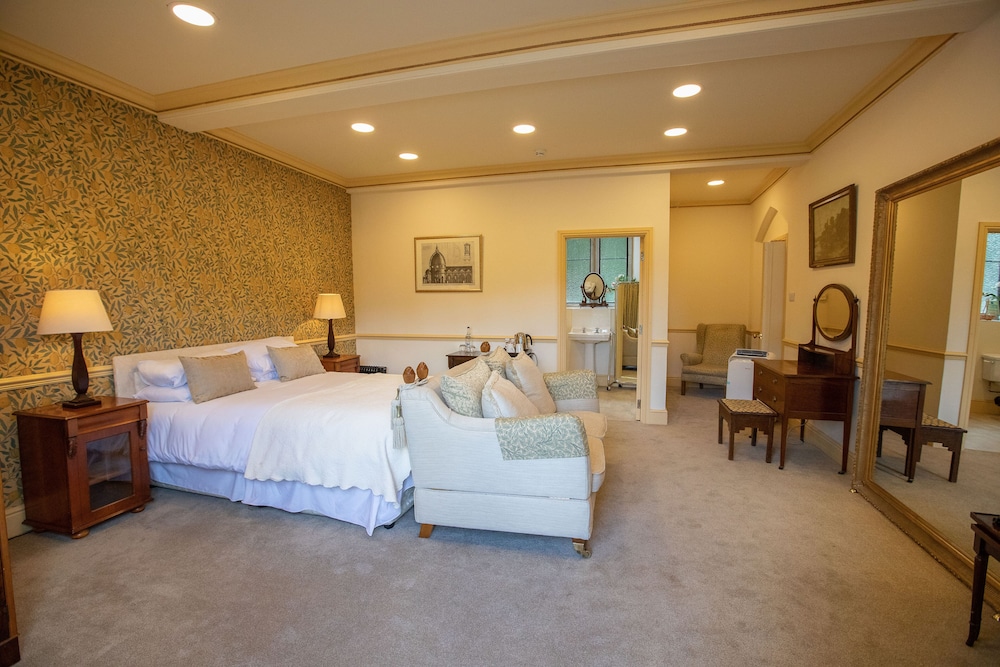 Grafton Manor 3/42