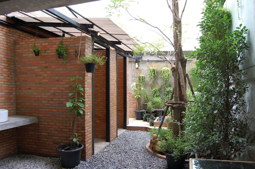 Udonbackpackers Beds And Cafe 31/33