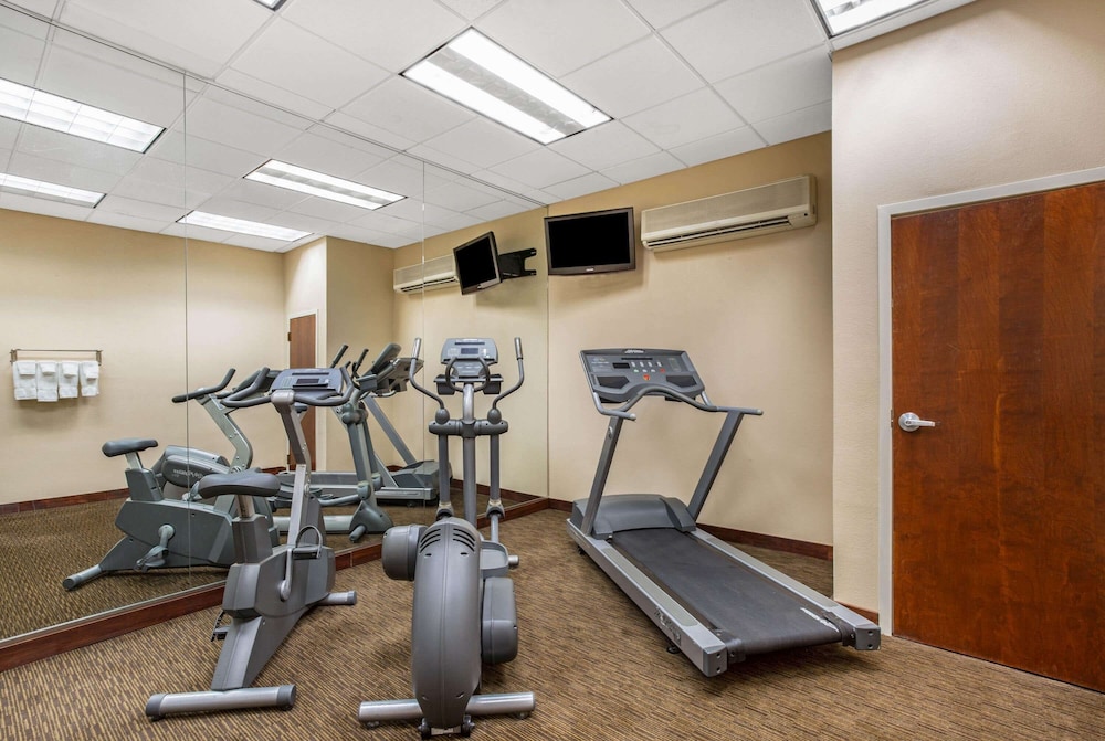 La Quinta Inn & Suites by Wyndham New Haven 29/49