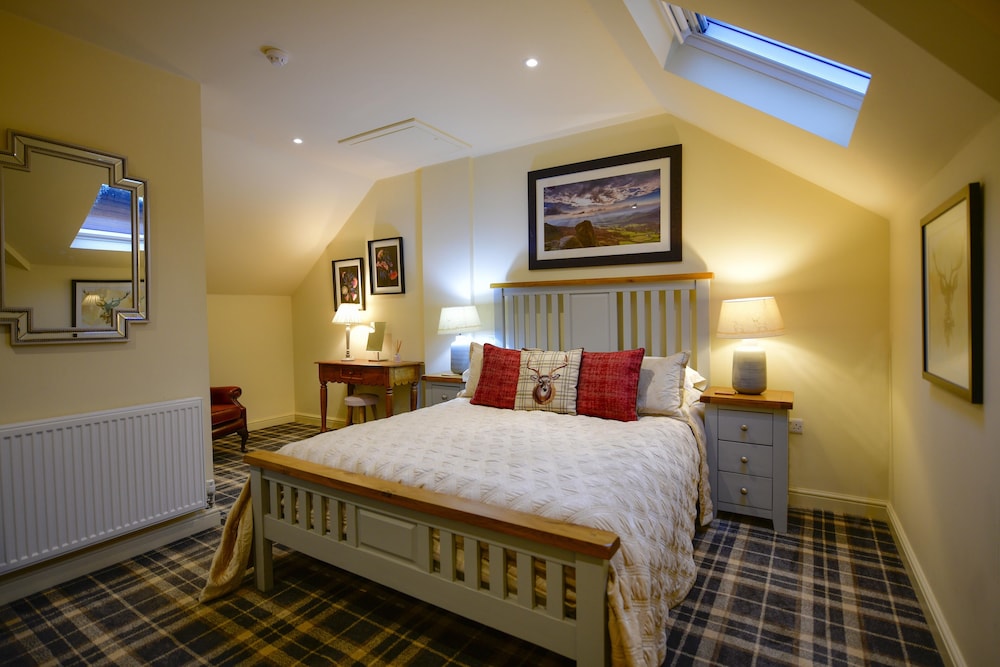 The Moon Inn at Stoney Middleton 8/39