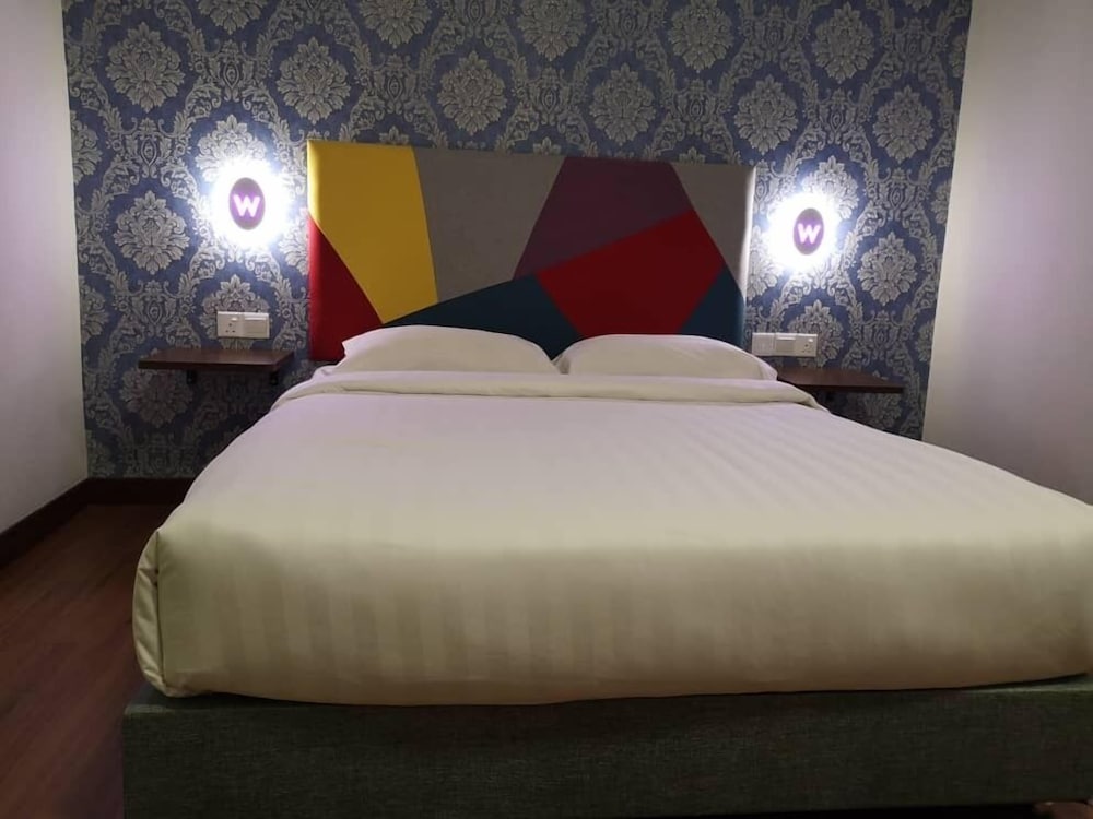 W Hotel Cemerlang 13/37