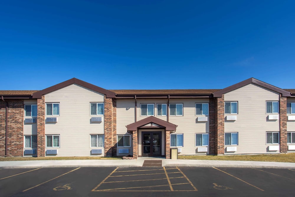 Baymont By Wyndham Joliet 44/50