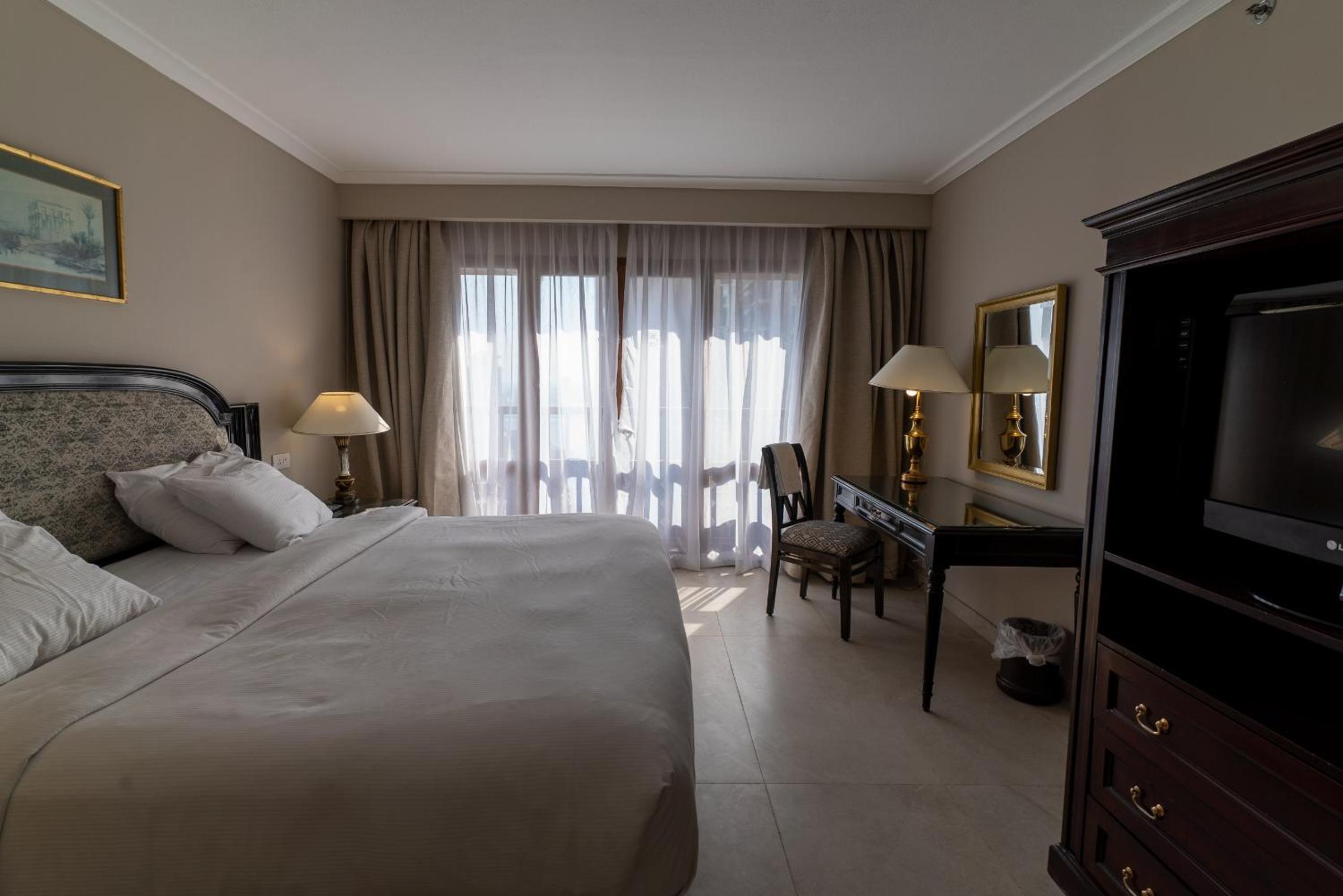 Imperial, Deluxe, Suite, King and Queen and Twin Beds, River View