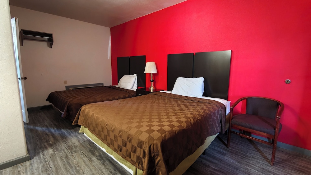 Sunset Lodge Elgin near US 290 by Hotel O 16/47