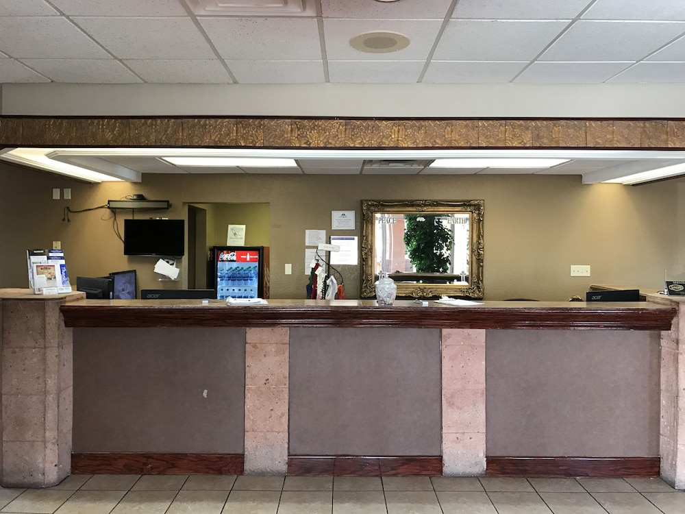 Americas Best Value Inn Laredo 11/34