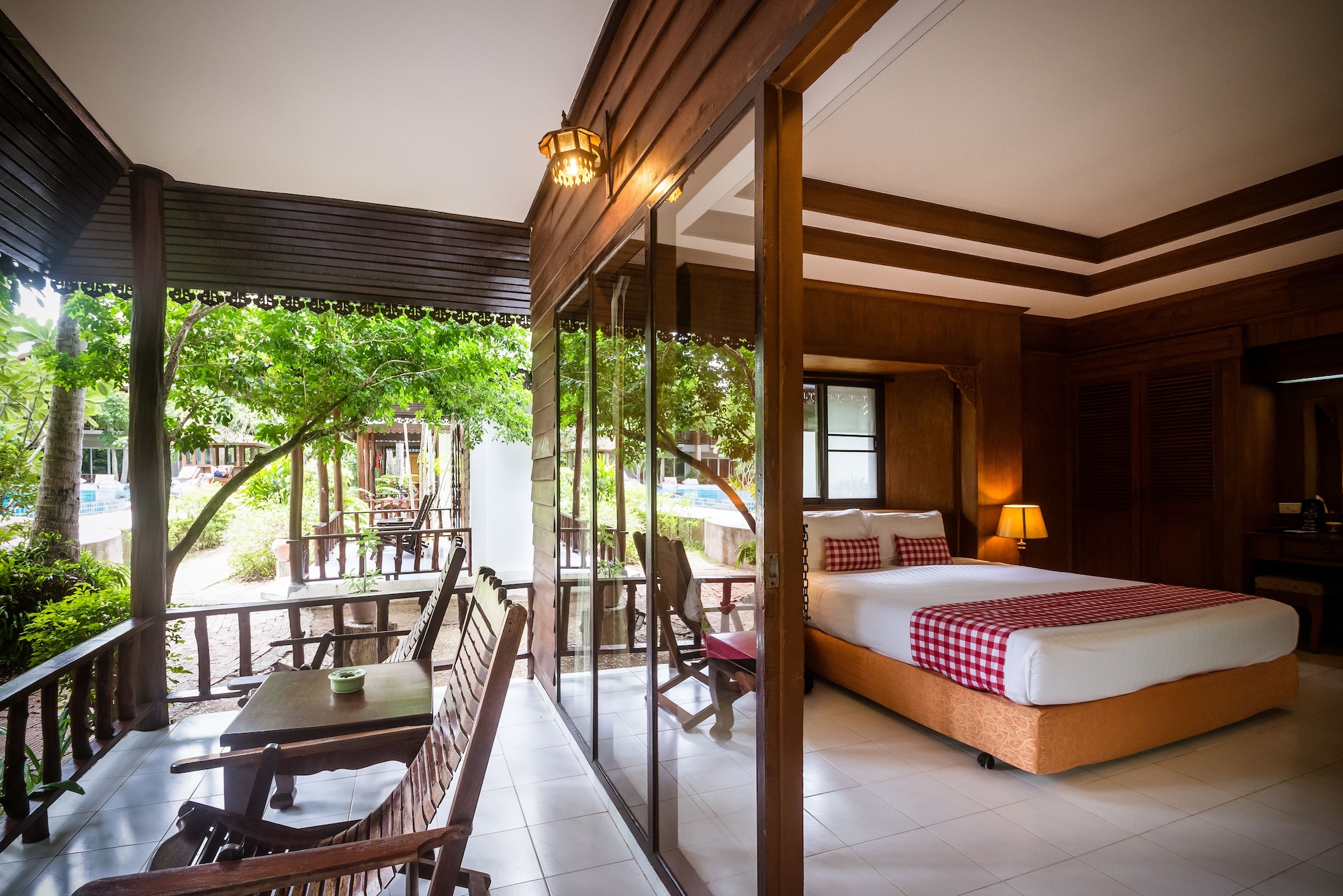 بنغل ديلوكس بسرير كوين، Sand Sea Resort Railay Beach 4/7