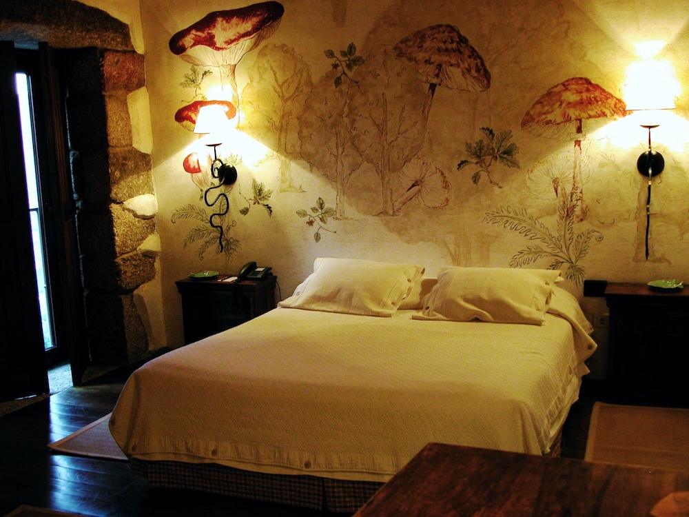 Deluxe, Studio, Suite, Queen Bed, Mountain View