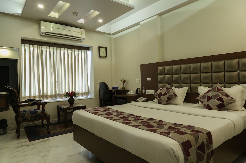 Deluxe, Double or Twin Bed