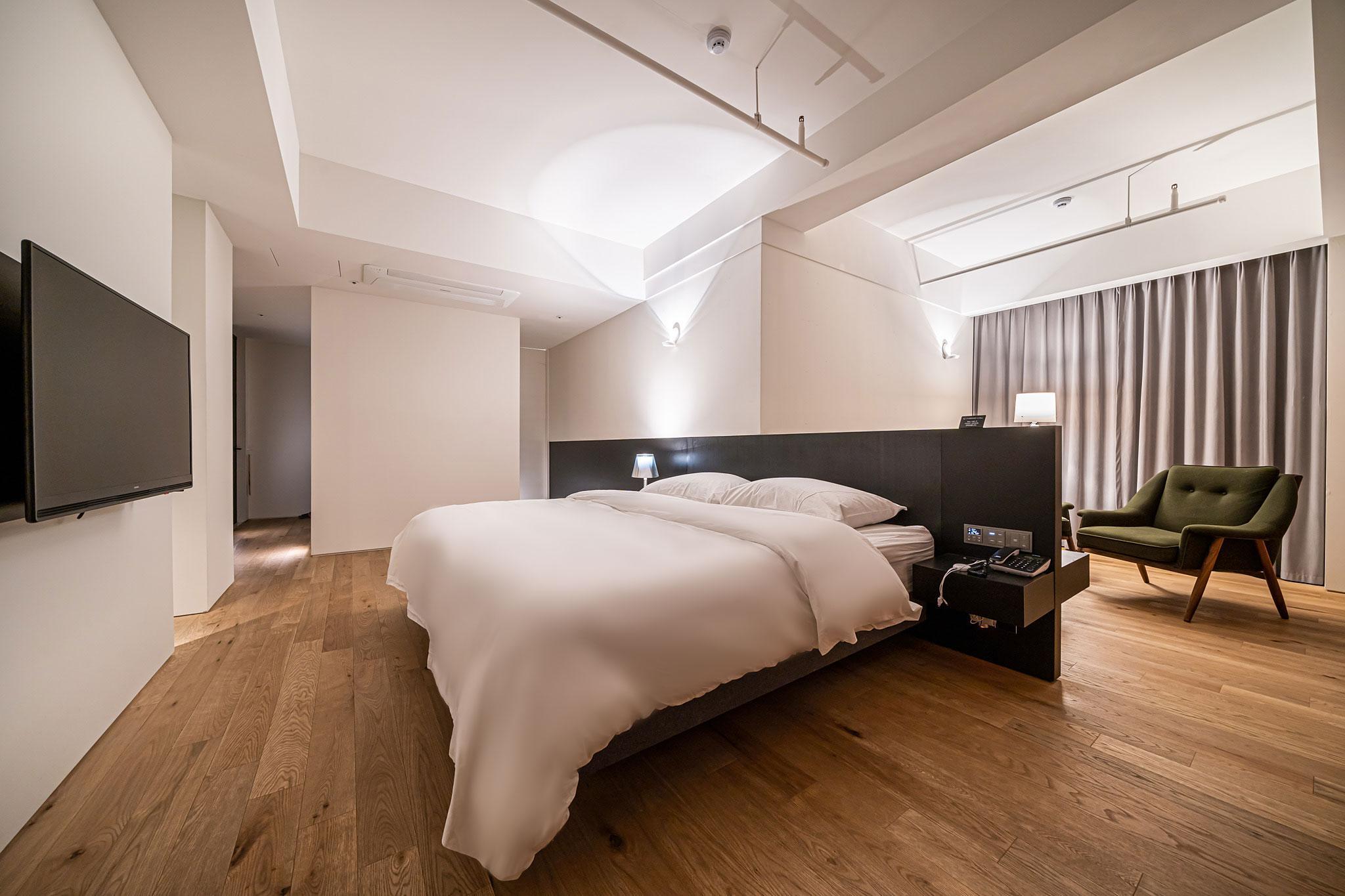 duplex, Hotel 498 2/2