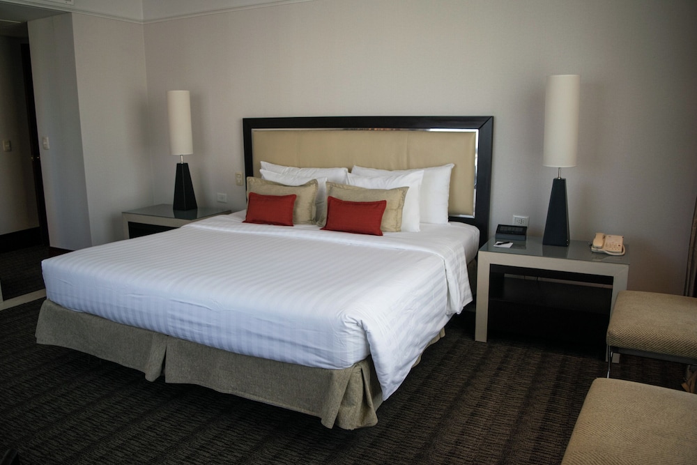 MASTER, SUITE