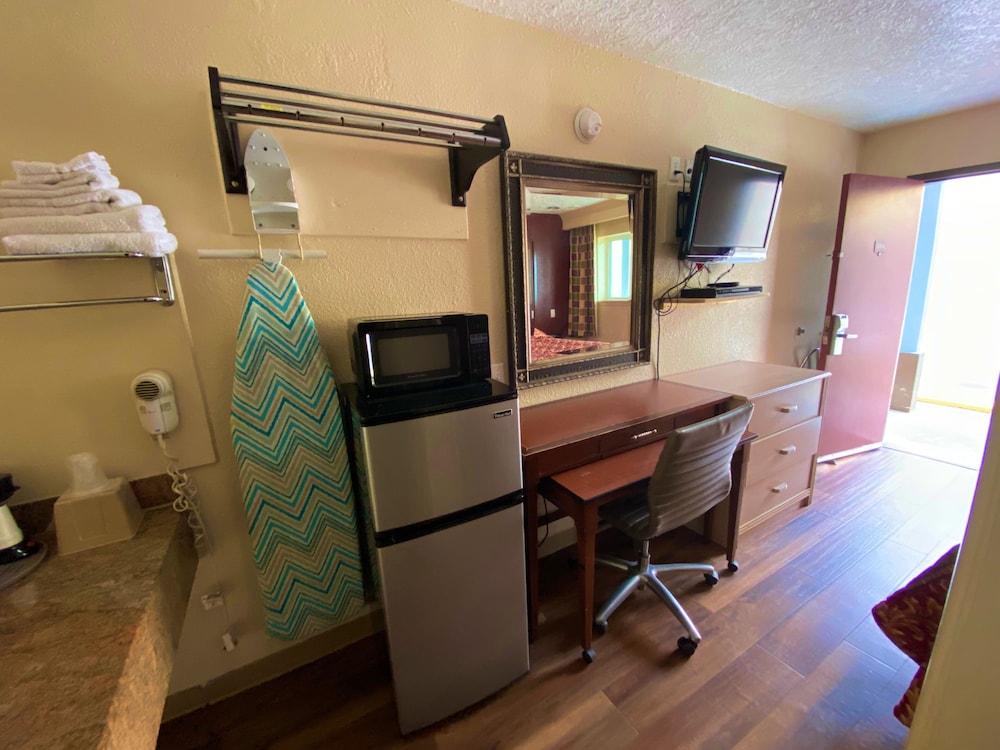 Economy Lodge by Hotel O Texas City 31/42