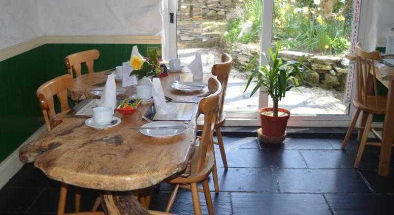 Lissyclearig Thatch Cottage 8/10