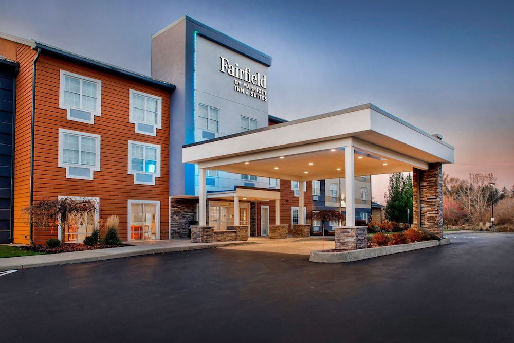 Country Inn and Suites By Carlson, Cortland, NY 43/48