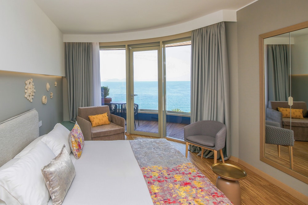 Hotel Vlora Priam, Affiliated by Melia 28/65