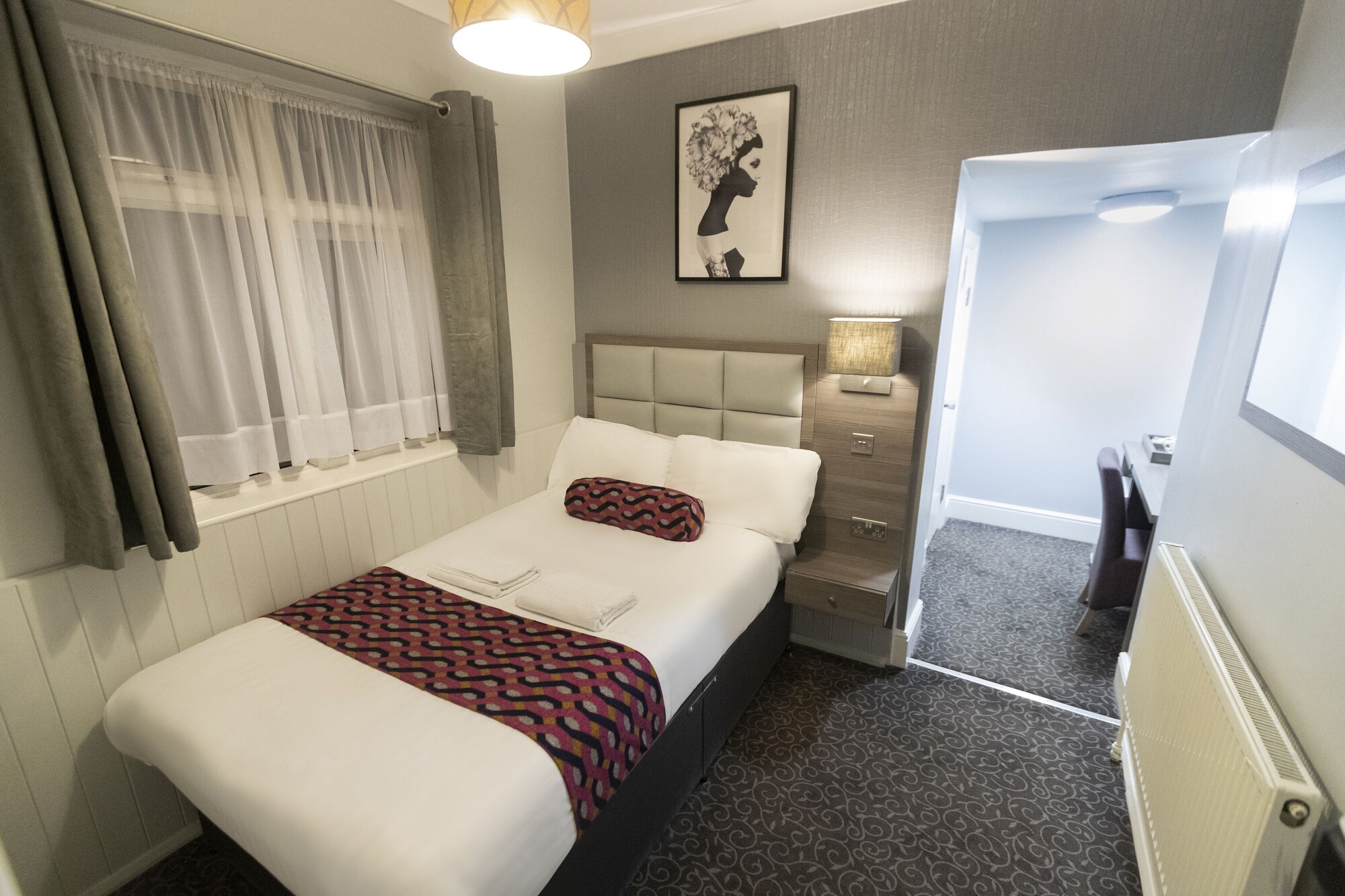 ROOM, SINGLE