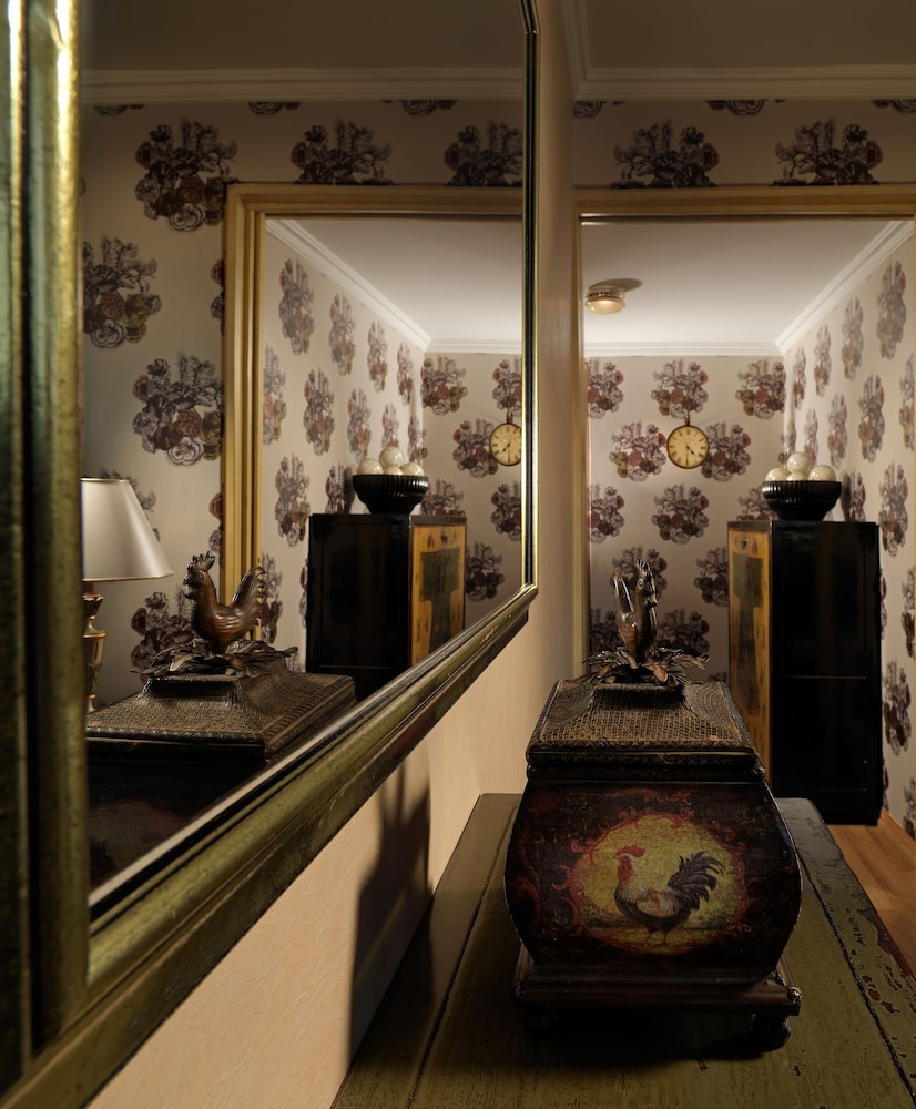 Divani Caravel Hotel 78/87