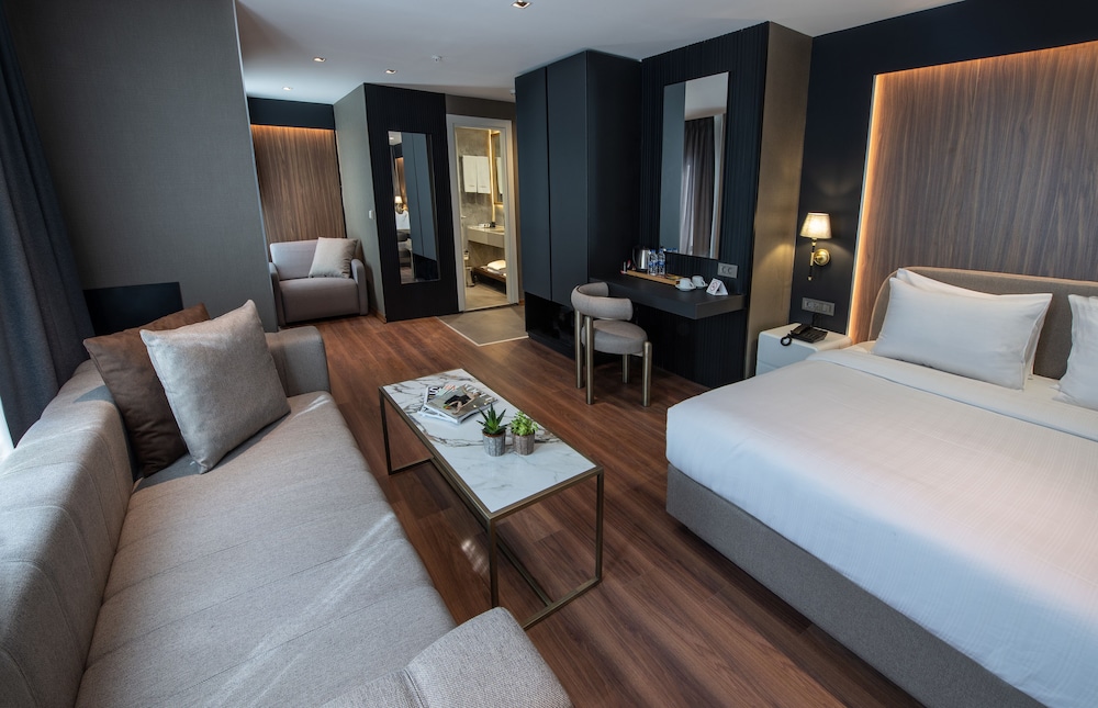 DELUXE, DOUBLE BED