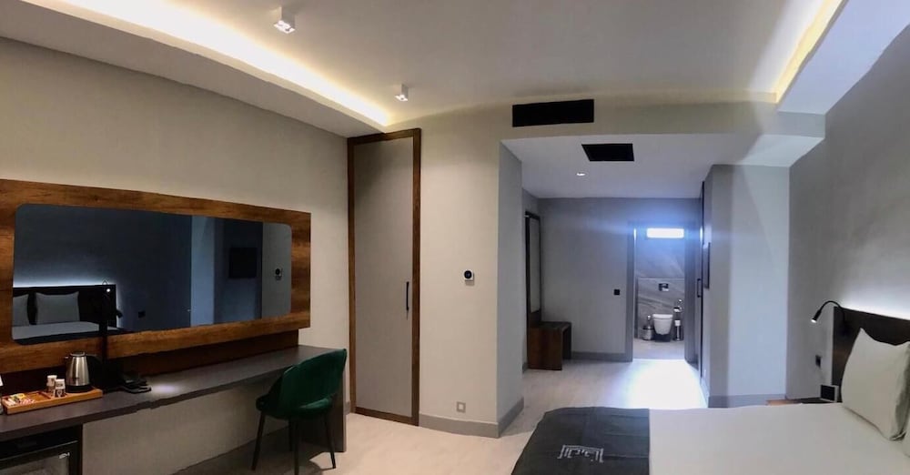 Emen S Hotel 30/48