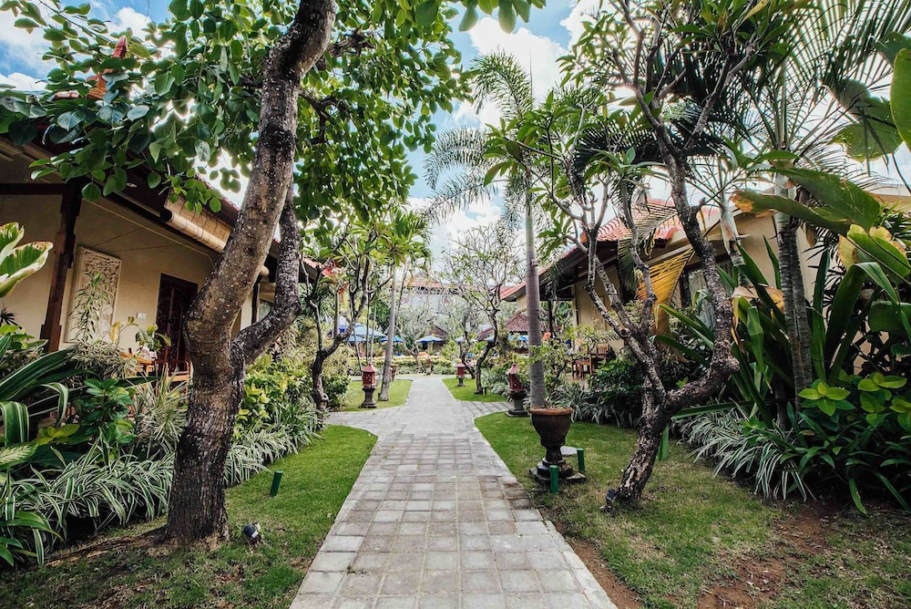 Kuta Puri Bungalow 66/73