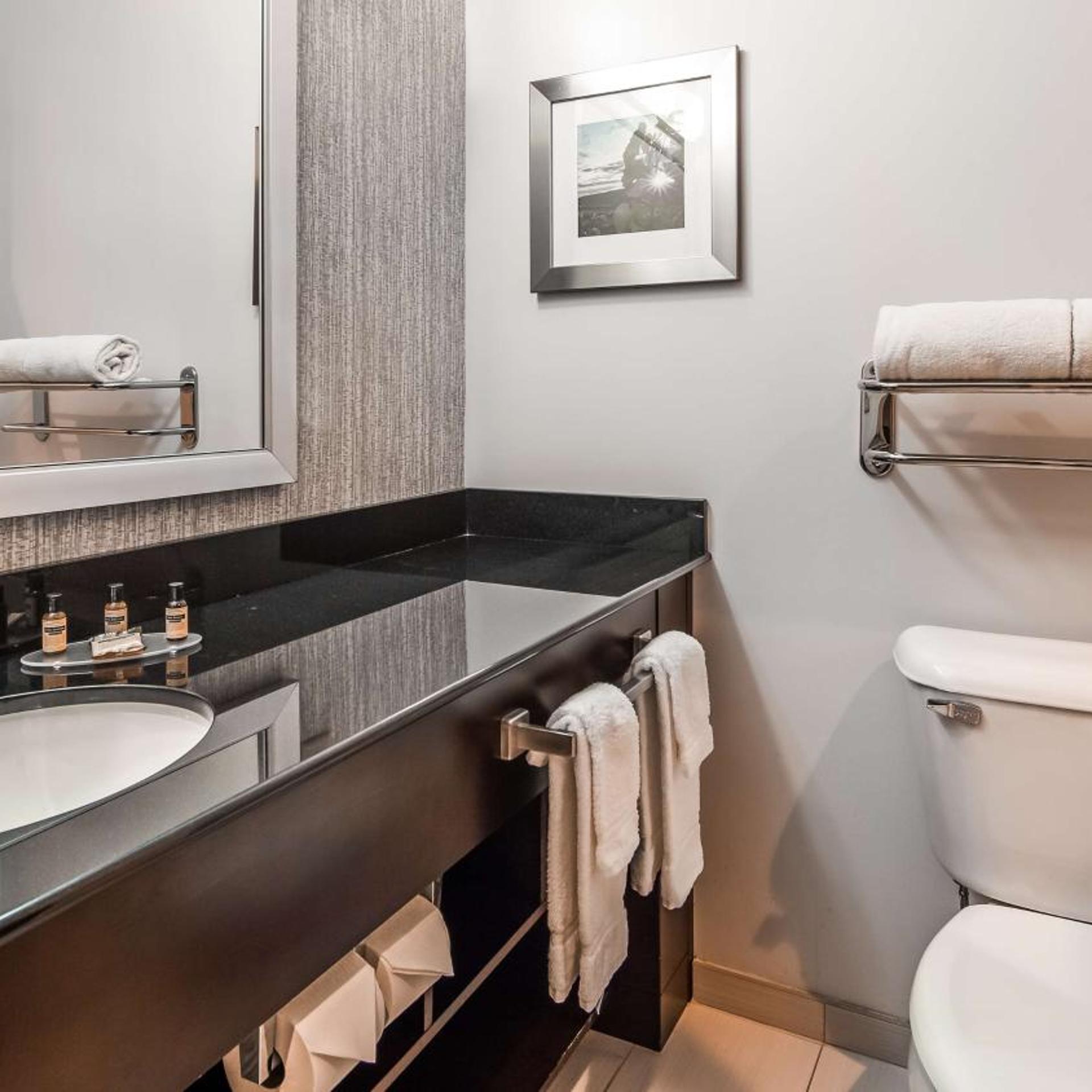 Suite, 2 Queen Beds, Bathtub, Accessible