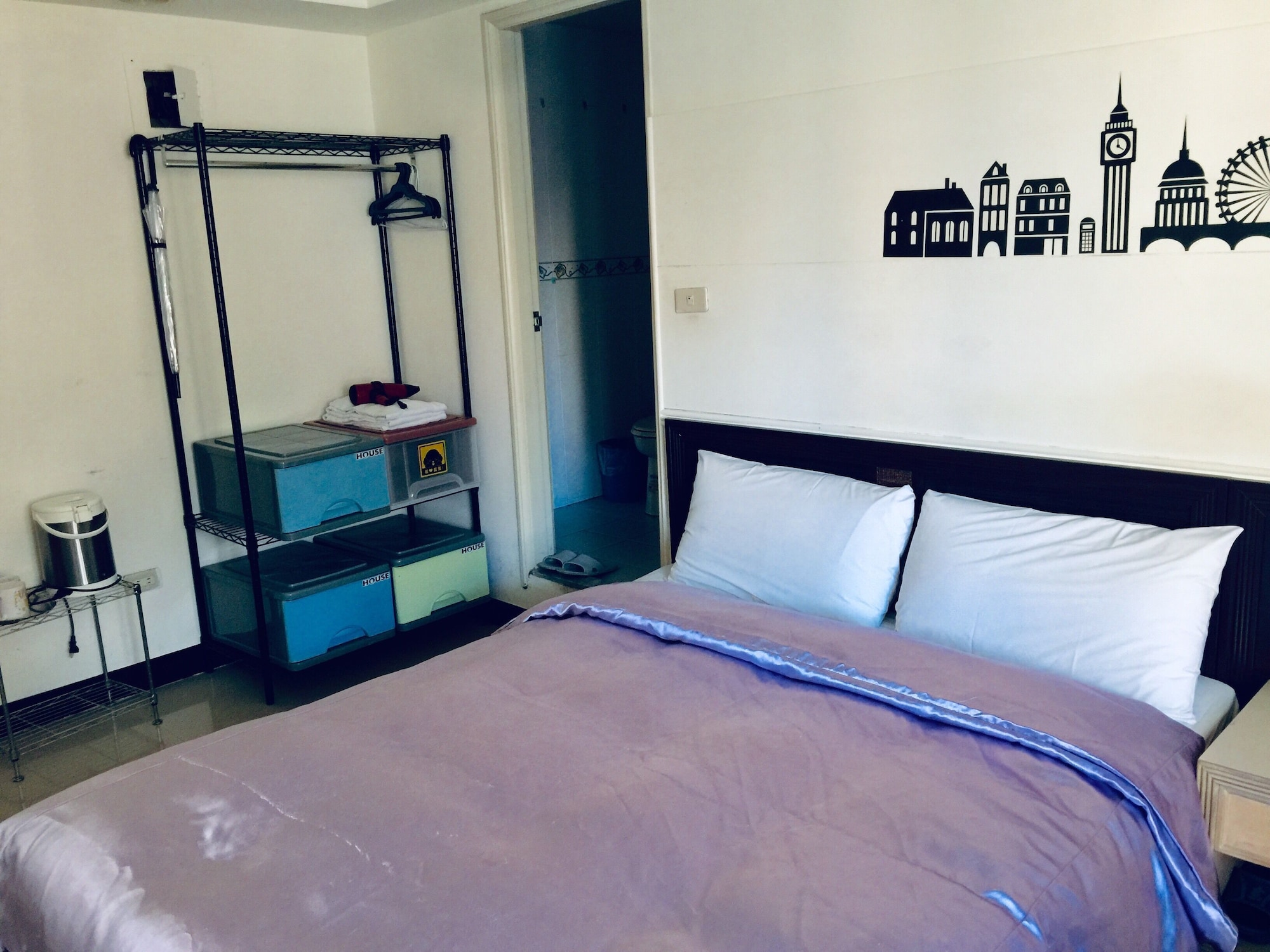 1 BEDROOM, FAMILY, TWIN BEDS