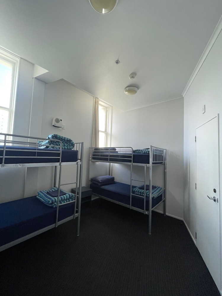 Nomads Capital Backpackers Wellington- Adults only 4/63