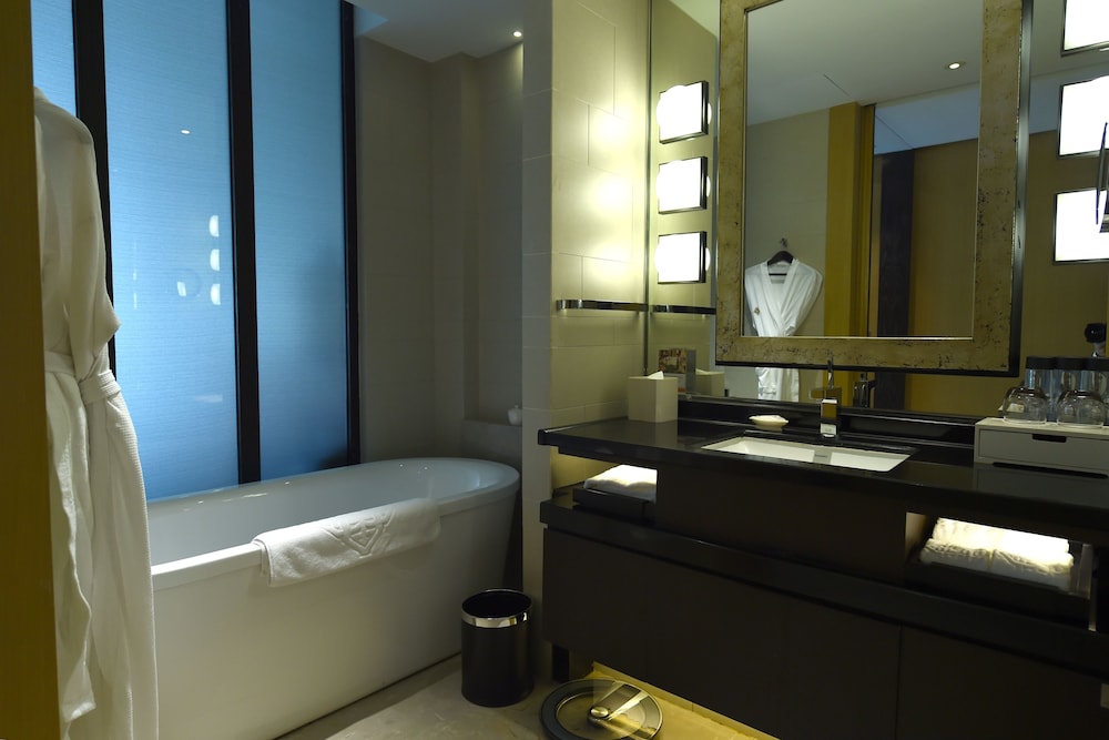 Jinling Hotel 40/52