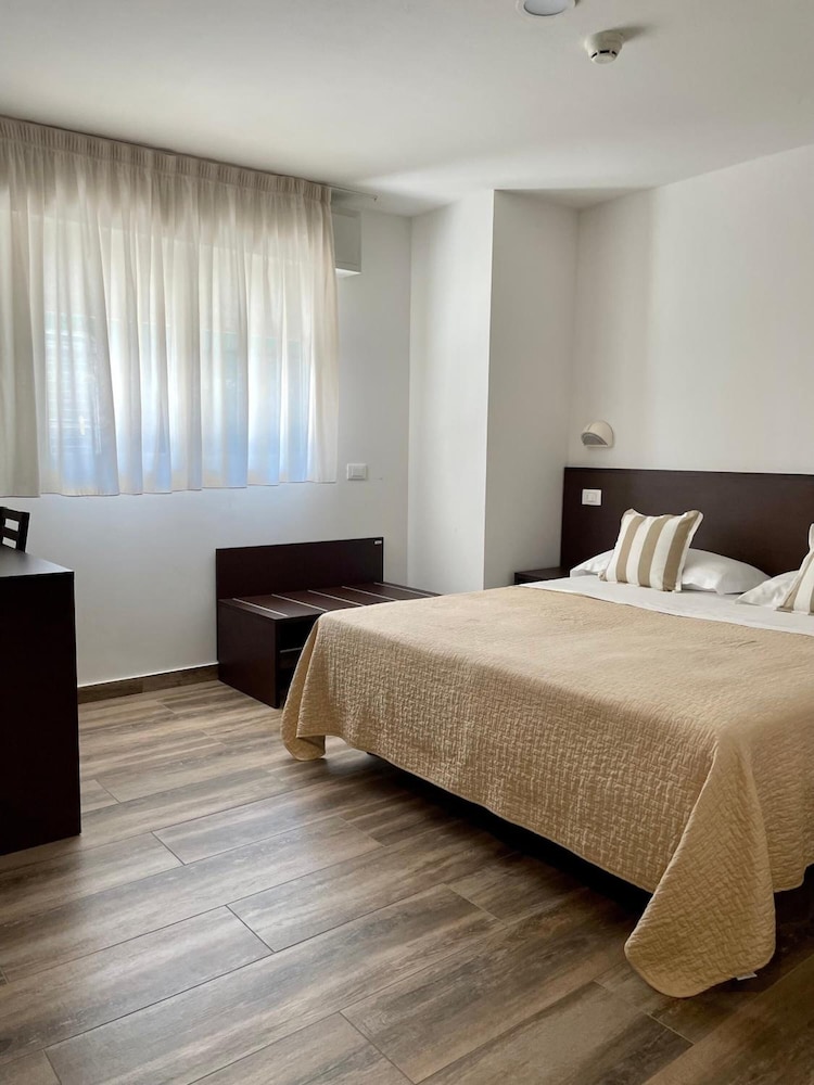 Hotel Carmen 8/50