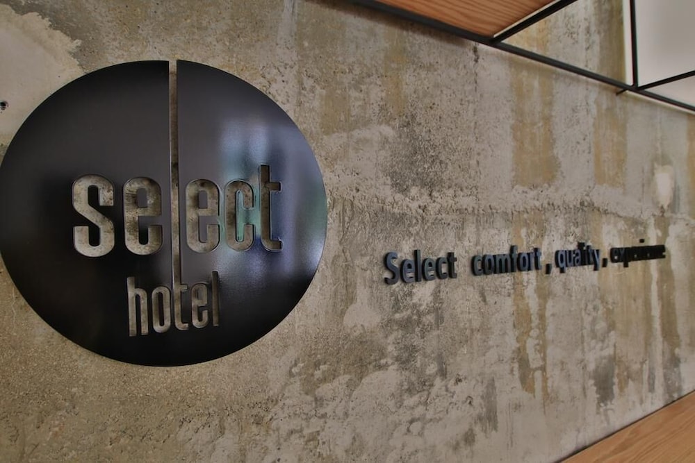 SELECT CITY CENTER HOTEL 15/27