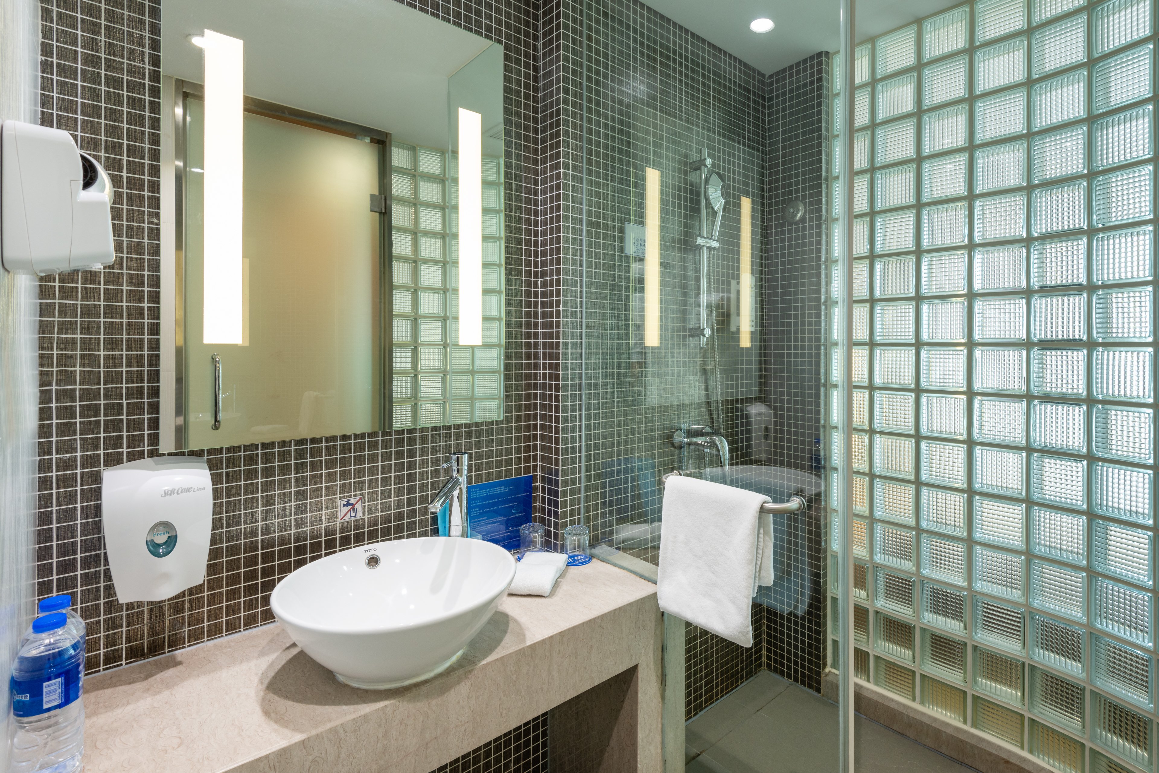 Holiday Inn Express Shanghai Gongkang 27/29