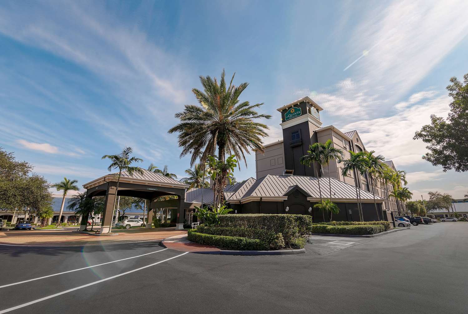 La Quinta Inn and Suites by Wyndham Miami Airport West 52/60
